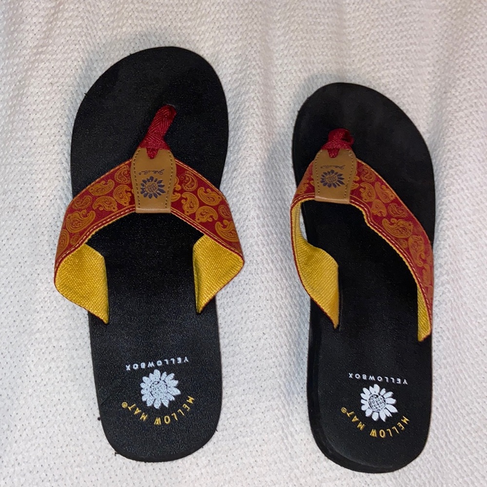 NWOT Yellow Box flip flops